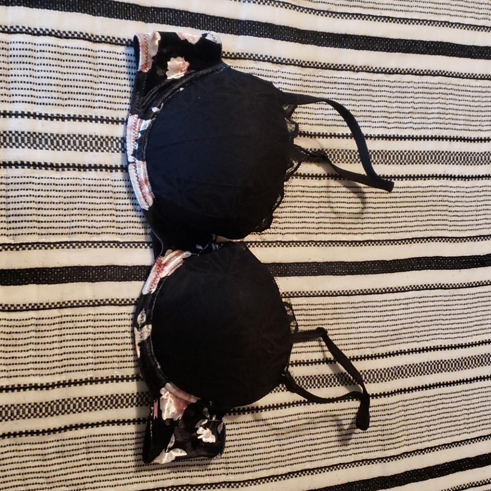 New Pink Victoria Secret bra